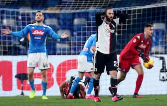 NAPLES, ITALY - JANUARY 26: Gonzalo Higuain of Juventus reacts during the Serie A match between SSC Napoli and  Juventus at Stadio San Paolo on January 26, 2020 in Naples, Italy. (Photo by MB Media/Getty Images)