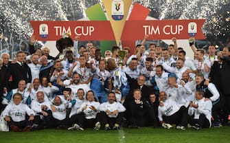 ROME, ITALY - MAY 15:  Players of SS Lazio celebrate the victory after the TIM Cup Final match between Atalanta BC and SS Lazio at Stadio Olimpico on May 15, 2019 in Rome, Italy.  (Photo by Giuseppe Bellini/Getty Images)