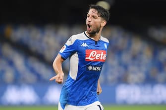 NAPLES, ITALY - JUNE 13: Dries Mertens of SSC Napoli celebrates after scoring the 1-1 goal during the Coppa Italia Semi-Final Second Leg match between SSC Napoli and FC Internazionale at Stadio San Paolo on June 13, 2020 in Naples, Italy. (Photo by Francesco Pecoraro/Getty Images)