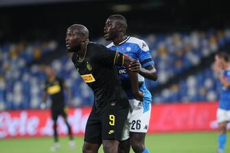 1249628699 NAPLES - JUNE 13: Romelu Lukaku of Internazionale, Kalidou Koulibaly of Napoli during the semi final second match of the Coppa Italia between SCC Napoli and Internazionale on June 13, 2020 in Naples, Italy (Photo by Ciro Santagelo/BSR Agency/Getty Images)