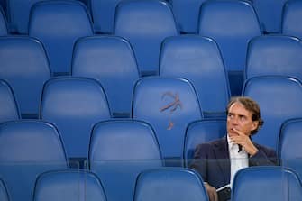 ROME, ITALY - JUNE 17:  Roberto Mancini head coach of Italia National team looks on before the Coppa Italia Final match between Juventus and SSC Napoli at Olimpico Stadium on June 17, 2020 in Rome, Italy.  (Photo by Marco Rosi/Getty Images)