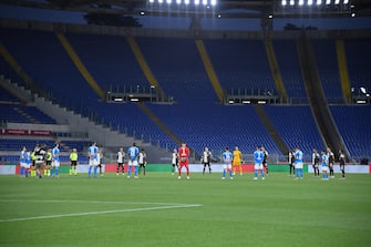 Players observe a minute of silence as tribute for the victims of the coronavirus COVID-19 pandemic in front of empty stands before the Italian Cup final soccer match between SSC Napoli and FC Juventus at the Olimpico stadium in Rome, Italy, 17 June 2020.  ANSA/ETTORE FERRARI