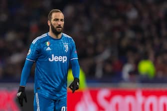 LYON, FRANCE - FEBRUARY 26: (BILD ZEITUNG OUT) Gonzalo Higuain of Juventus Looks on during the UEFA Champions League round of 16 first leg match between Olympique Lyon and Juventus at Parc Olympique on February 26, 2020 in Lyon, France. (Photo by Harry Langer/DeFodi Images via Getty Images)