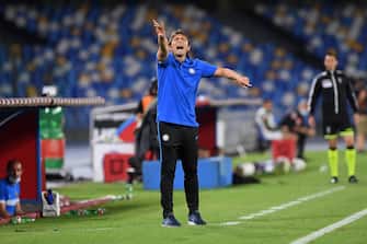NAPLES, ITALY - JUNE 13: Antonio Conte FC Internazionale coach gestures during the Coppa Italia Semi-Final Second Leg match between SSC Napoli and FC Internazionale at Stadio San Paolo on June 13, 2020 in Naples, Italy. (Photo by Francesco Pecoraro/Getty Images)
