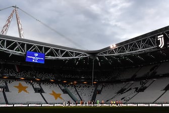 TURIN, ITALY - JUNE 12:  Players and referees stand for a minute of silence in honor of the victims of COVID-19 during the Coppa Italia Semi-Final Second Leg match between Juventus and AC Milan at Allianz Stadium on June 12, 2020 in Turin, Italy.  (Photo by Valerio Pennicino/Getty Images)