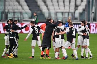 TURIN, ITALY - MARCH 08:  Paulo Dybala (C) of Juventus celebrates victory with team mates at the end of the Serie A match between Juventus and  FC Internazionale at Allianz Stadium on March 8, 2020 in Turin, Italy.  (Photo by Valerio Pennicino/Getty Images )