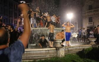 Napoli's supporters celebrate on a public fountain in downtown Naples after Napoli won the TIM Italian Cup (Coppa Italia) final football match Napoli vs Juventus on June 17, 2020, played at the Olympic stadium in Rome behind closed doors as the country gradually eases the lockdown aimed at curbing the spread of the COVID-19 infection, caused by the novel coronavirus. (Photo by Carlo Hermann / AFP) (Photo by CARLO HERMANN/AFP via Getty Images)