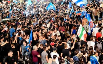 Napoli's supporters celebrate after winning the Italy Cup Final soccer match against Juventus FC, played at the Olimpico stadium of Rome, in the centre of Naples, Italy, 18 June 2020. ANSA/CIRO FUSCO