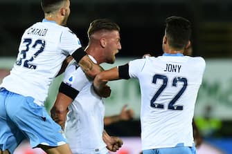 Lazio's Serbian midfielder Sergej Milinkovic-Savic (C) celebrates after scoring during the Italian Serie A football match Atalanta vs Lazio played on June 24, 2020 behind closed doors at the Atleti Azzurri d'Italia stadium in Bergamo, as the country eases its lockdown aimed at curbing the spread of the COVID-19 infection, caused by the novel coronavirus. (Photo by Miguel MEDINA / AFP) (Photo by MIGUEL MEDINA/AFP via Getty Images)