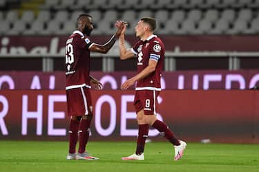 TURIN, ITALY - JUNE 23:  Andrea Belotti (R) of Torino FC celebrates victory with team mate Nicolas Nkoulou at the end of the Serie A match between Torino FC and  Udinese Calcio at Stadio Olimpico di Torino on June 23, 2020 in Turin, Italy.  (Photo by Valerio Pennicino/Getty Images)