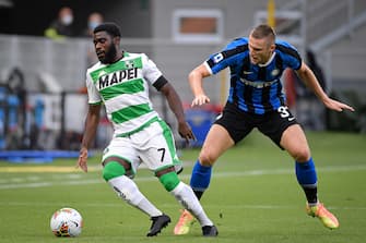 MILAN, ITALY - JUNE 24: (L-R) Jeremie Boga of Sassuolo, Milan Skriniar of Internazionale  during the Italian Serie A   match between Internazionale v Sassuolo at the San Siro on June 24, 2020 in Milan Italy (Photo by Mattia Ozbot/Soccrates/Getty Images)