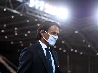 1222646108 BERGAMO, ITALY - JUNE 24: Head coach SS Lazio Simone Inzaghi looks on during the Serie A match between Atalanta BC and SS Lazio at Gewiss Stadium on June 24, 2020 in Bergamo, Italy. (Photo by Claudio Villa/Getty Images)