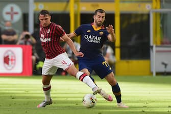 MILAN, ITALY - JUNE 28:  (L - R)Ismael Bennacer of AC Milan competes for the ball with  Henrix Hamleti Mkhitaryan of AS Roma during the Serie A match between AC Milan and  AS Roma at Stadio Giuseppe Meazza on June 28, 2020 in Milan, Italy.  (Photo by Pier Marco Tacca/Getty Images)