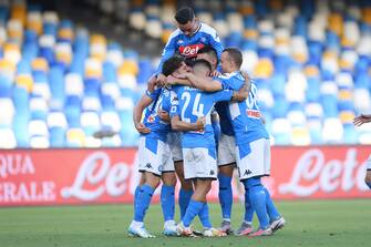 NAPLES, ITALY - JUNE 28: SSC Napoli players celebrate the 1-0 goal scored by Dries Mertens during the Serie A match between SSC Napoli and  SPAL at Stadio San Paolo on June 28, 2020 in Naples, Italy. (Photo by Francesco Pecoraro/Getty Images)