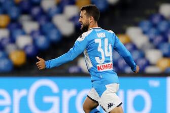 NAPLES, ITALY - JUNE 28: Amin Younes of SSC Napoli celebrates after scoring the 3-1 goal during the Serie A match between SSC Napoli and  SPAL at Stadio San Paolo on June 28, 2020 in Naples, Italy. (Photo by Francesco Pecoraro/Getty Images)