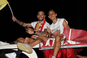 BENEVENTO, ITALY - JUNE 29: Roberto Insigne and Riccardo Improta of Benevento Calcio celebrate the victory of Serie B on a Bus after the serie B match between Benevento Calcio and SS Juve Stabia at Stadio Ciro Vigorito on June 29, 2020 in Benevento, Italy. (Photo by Francesco Pecoraro/Getty Images for Lega Serie B)