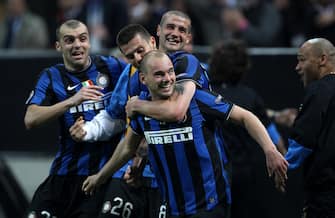 MILAN, ITALY - APRIL 20:  Wesley Sneijder of Inter celebrates his teams third goal during the UEFA Champions League Semi Final 1st Leg match between Inter Milan and Barcelona at the San Siro on April 20, 2010 in Milan, Italy.  (Photo by Julian Finney/Getty Images)