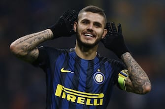Inter Milan's forward Mauro Emanuel Icardi from Argentina celebrates after scoring during the Italian Serie A football match Inter Milan Vs Crotone on November 6, 2016 at the 'San Siro Stadium' in Milan.  / AFP / MARCO BERTORELLO        (Photo credit should read MARCO BERTORELLO/AFP via Getty Images)