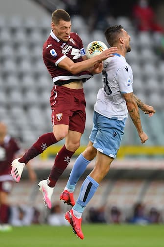 TURIN, ITALY - JUNE 30:  Andrea Belotti (L) of Torino FC clashes with Francesco Acerbi of SS Lazio during the Serie A match between Torino FC and  SS Lazio at Stadio Olimpico di Torino on June 30, 2020 in Turin, Italy.  (Photo by Valerio Pennicino/Getty Images)