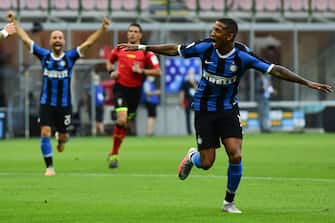 Inter Milan's English midfielder Ashley Young celebrates after opening the scoring during the Italian Serie A football match Inter vs Brescia played behind closed doors on July 1, 2020 at the Giuseppe-Meazza San Siro stadium in Milan, as the country eases its lockdown aimed at curbing the spread of the COVID-19 infection, caused by the novel coronavirus. (Photo by Miguel MEDINA / AFP) (Photo by MIGUEL MEDINA/AFP via Getty Images)