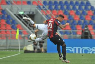 BOLOGNA, ITALY - JULY 01: Mitchell Dijks of Bologna FC in action  during the Serie A match between Bologna FC and  Cagliari Calcio at Stadio Renato Dall'Ara on July 01, 2020 in Bologna, Italy. (Photo by Mario Carlini / Iguana Press/Getty Images)