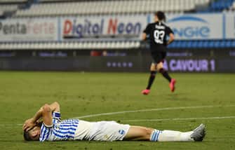FERRARA, ITALY - JULY 01: Francesco Vicari of SPAL reacts in disappointment after scoring an own goal during the Serie A match between SPAL and AC Milan at Stadio Paolo Mazza on July 1, 2020 in Ferrara, Italy. (Photo by Chris Ricco/Getty Images)