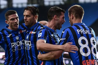 (From L) Atalanta's German defender Robin Gosens, Atalanta's Brazilian defender Rafael Toloi, Atalanta's Swiss midfielder Remo Freuler and Atalanta's Croatian midfielder Mario Pasalic celebrate after Pasalic opened the scoring during the Italian Serie A football match Atalanta vs Napoli played on July 2, 2020 behind closed doors at the Atleti Azzurri d'Italia stadium in Bergamo, as the country eases its lockdown aimed at curbing the spread of the COVID-19 infection, caused by the novel coronavirus. (Photo by Miguel MEDINA / AFP) (Photo by MIGUEL MEDINA/AFP via Getty Images)