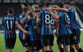 BERGAMO, ITALY - JULY 02:  Mario Pasalic of Atalanta BC celebrates with his team-mates after scoring the opening goal during the Serie A match between Atalanta BC and SSC Napoli at Gewiss Stadium on July 2, 2020 in Bergamo, Italy.  (Photo by Emilio Andreoli/Getty Images)