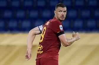 AS Roma's Bosnian forward Edin Dzeko reacts after scoring during the Italian Serie A football match AS Roma vs Sampdoria played on June 24, 2020 behind closed doors at the Olympic stadium in Rome, as the country eases its lockdown aimed at curbing the spread of the COVID-19 infection, caused by the novel coronavirus. (Photo by Filippo MONTEFORTE / AFP) (Photo by FILIPPO MONTEFORTE/AFP via Getty Images)