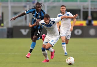 MILAN, ITALY - JULY 01:  Ales Mateju of Brescia Calcio is challenged by Victor Moses of FC Internazionale during the Serie A match between FC Internazionale and Brescia Calcio at Stadio Giuseppe Meazza on July 1, 2020 in Milan, Italy.  (Photo by Emilio Andreoli/Getty Images)
