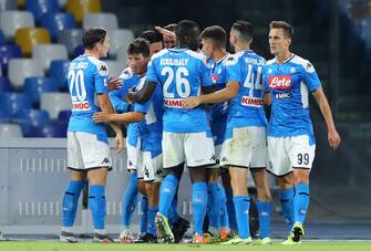 NAPLES, ITALY - JULY 05: (BILD ZEITUNG OUT) Jose Maria Callejon of Napoli celebrates after scoring his team's first goal with team mates during the Serie A match between SSC Napoli and AS Roma at Stadio San Paolo on July 5, 2020 in Naples, Italy. (Photo by Matteo Ciambelli/DeFodi Images via Getty Images)