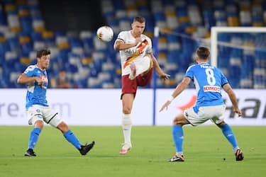 NAPLES, ITALY - JULY 05: Edin Dzeko of AS Roma vies with Diego Demme and Fabian Ruiz of SSC Napoli during the Serie A match between SSC Napoli and  AS Roma at Stadio San Paolo on July 05, 2020 in Naples, Italy. (Photo by Francesco Pecoraro/Getty Images)