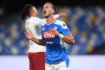 NAPLES, ITALY - JULY 05: Fabian Ruiz of SSC Napoli stands disappointed during the Serie A match between SSC Napoli and  AS Roma at Stadio San Paolo on July 05, 2020 in Naples, Italy. (Photo by Francesco Pecoraro/Getty Images)