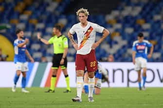 NAPLES, ITALY - JULY 05: Nicol√≤ Zaniolo of AS Roma stands disappointed after the Serie A match between SSC Napoli and  AS Roma at Stadio San Paolo on July 05, 2020 in Naples, Italy. (Photo by Francesco Pecoraro/Getty Images)