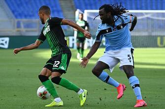 Sassuolo's German defender Jeremy Toljan (L) works around Lazio's Belgian defender Jordan Lukaku during the Italian Serie A football match Lazio Rome vs Sassuolo played behind closed doors on July 11, 2020 at the Olympic stadium in Rome, as the country eases its lockdown aimed at curbing the spread of the COVID-19 infection, caused by the novel coronavirus. (Photo by Vincenzo PINTO / AFP) (Photo by VINCENZO PINTO/AFP via Getty Images)
