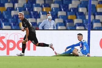 NAPLES, ITALY - JULY 12: Theo Hernandez of AC Milan celebrates after scoring the 0-1 goal as Jose Callejon of SSC Napoli reacts during the Serie A match between SSC Napoli and  AC Milan at Stadio San Paolo on July 12, 2020 in Naples, Italy. (Photo by Francesco Pecoraro/Getty Images)