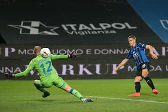 BERGAMO, ITALY - JULY 14: Croatian midfielder Mario Pasalic of Atalanta scores his second goal to give the side a 5-1 lead during the Serie A match between Atalanta BC and  Brescia Calcio at Gewiss Stadium on July 14, 2020 in Bergamo, Italy. (Photo by Jonathan Moscrop/Getty Images)