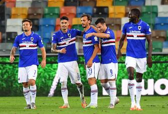 UDINE, ITALY - JULY 12: Manolo Gabbiadini of UC Sampdoria celebrates after scoring his team third goal during the Serie A match between Udinese Calcio and  UC Sampdoria at Stadio Friuli on July 12, 2020 in Udine, Italy. (Photo by Alessandro Sabattini/Getty Images)