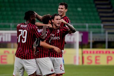 , ITALY - JULY 15: Hakan Calhanoglu of AC Milan celebrates 3-1 with Franck Kessie of AC Milan, Davide Calabria of AC Milan, Alessio Romagnoli of AC Milan  during the Italian Serie A   match between AC Milan v Parma on July 15, 2020 (Photo by Mattia Ozbot/Soccrates/Getty Images)