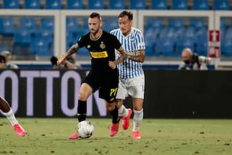 Spal's Alessandro Murgia  (R) and Inter's Marcelo Brozovic  (L) in action during the Italian Serie A soccer match S.P.A.L vs FC Inter at Paolo Mazza stadium in Ferrara, Italy, 16 July 2020. ANSA / ELISABETTA BARACCHI
