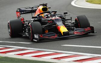 BUDAPEST, HUNGARY - JULY 18: Max Verstappen of the Netherlands driving the (33) Aston Martin Red Bull Racing RB16 on track during qualifying for the F1 Grand Prix of Hungary at Hungaroring on July 18, 2020 in Budapest, Hungary. (Photo by Darko Bandic/Pool via Getty Images)