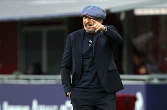 Bologna's head coach Sinisa Mihajlovic gestures during the Italian Serie A soccer match Bologna FC vs SSC Napoli at the Renato Dall'Ara stadium in Bologna, Italy, 15 July 2020. ANSA/GIORGIO BENVENUTI