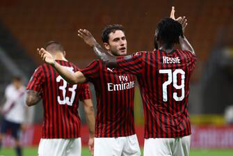 MILAN, ITALY - JULY 18:  Davide Calabria  (L) of AC Milan celebrates his goal with his team-mate Franck Kessie (R) during the Serie A match between AC Milan and Bologna FC at Stadio Giuseppe Meazza on July 18, 2020 in Milan, Italy.  (Photo by Marco Luzzani/Getty Images)