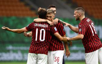 MILAN, ITALY - JULY 18:  Hakan Calhanoglu (L) of AC Milan celebrates after scoring the second goal of his team with his team-mate Alexis Saelemaekers during the Serie A match between AC Milan and Bologna FC at Stadio Giuseppe Meazza on July 18, 2020 in Milan, Italy.  (Photo by Marco Luzzani/Getty Images)