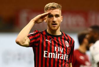MILAN, ITALY - JULY 18:  Alexis Saelemaekers of AC Milan celebrates after scoring the opening goal during the Serie A match between AC Milan and Bologna FC at Stadio Giuseppe Meazza on July 18, 2020 in Milan, Italy.  (Photo by Marco Luzzani/Getty Images)