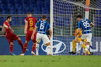 ROME, ITALY - JULY 19: Henrikh Mkhitaryan of AS Roma scores a goal during the Serie A match between AS Roma and  FC Internazionale at Stadio Olimpico on July 19, 2020 in Rome, Italy. (Photo by Giampiero Sposito/Getty Images)