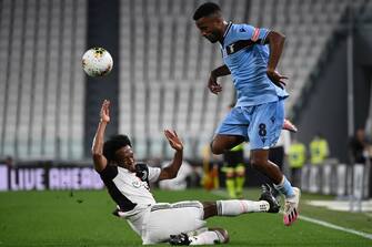 Lazio's Dutch midfielder Djavan Anderson (R) fights for the ball with Juventus' Colombian midfielder Juan Cuadrado (L) during the Italian Serie A football match between Juventus and Lazio, on July 20, 2020 at the Allianz stadium, in Turin, northern Italy. (Photo by Marco BERTORELLO / AFP) (Photo by MARCO BERTORELLO/AFP via Getty Images)