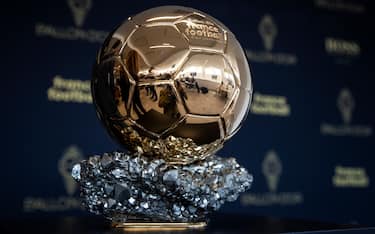 TOPSHOT - The Ballon d'Or trophy is displayed during a press conference to present the new Ballon d'Or trophy, on the outskirts of Paris, on September 19, 2019. (Photo by Thomas SAMSON / AFP)        (Photo credit should read THOMAS SAMSON/AFP via Getty Images)