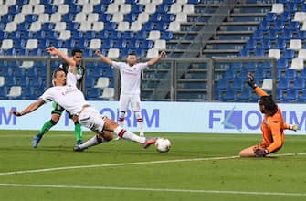 REGGIO NELL'EMILIA, ITALY - JULY 21: Zlatan Ibrahimovic of AC Milan misses a goal during the Serie A match between US Sassuolo and AC Milan at Mapei Stadium - CittÃ  del Tricolore on July 21, 2020 in Reggio nell'Emilia, Italy. (Photo by Alessandro Sabattini/Getty Images)