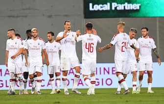REGGIO NELL'EMILIA, ITALY - JULY 21: Zlatan Ibrahimovic of AC Milan celebrates after scoring his team second goal during the Serie A match between US Sassuolo and AC Milan at Mapei Stadium - CittÃ  del Tricolore on July 21, 2020 in Reggio nell'Emilia, Italy. (Photo by Alessandro Sabattini/Getty Images)